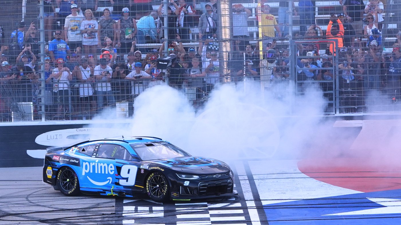 Chase Elliott wins at Texas to join Tyler Reddick as multiple Cup Series winners this season | iNFOnews.ca