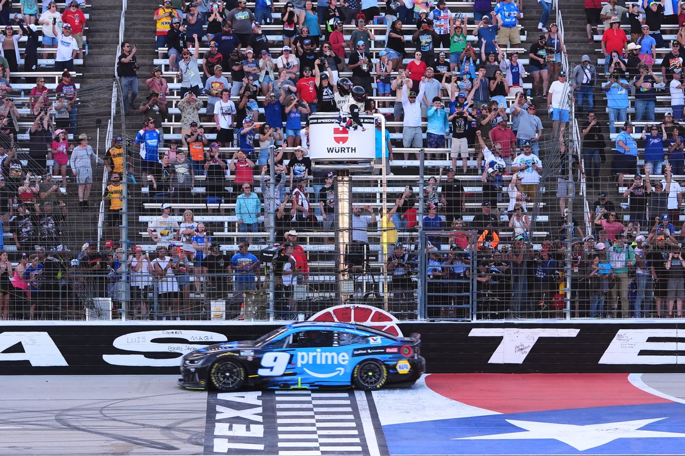 Chase Elliott wins at Texas to join Tyler Reddick as multiple Cup Series winners this season | iNFOnews.ca