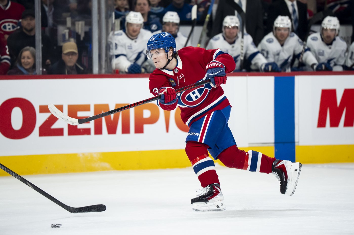 Cole Caufield becomes first Canadien to score 50 since 1990 with goal vs. Lightning | iNFOnews.ca