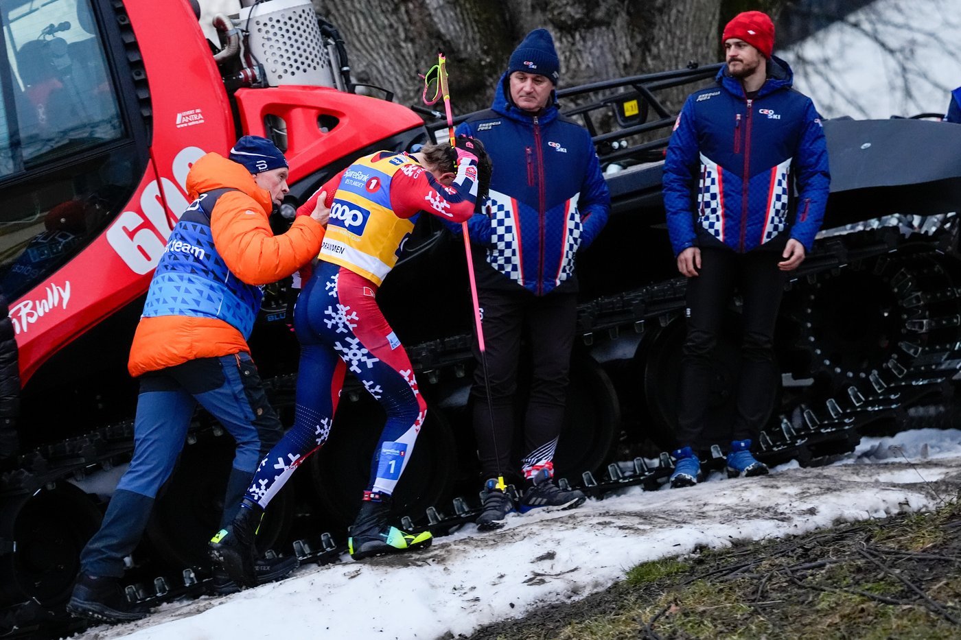 Winter Olympics star Klaebo says he has a concussion from crash in World Cup race | iNFOnews.ca