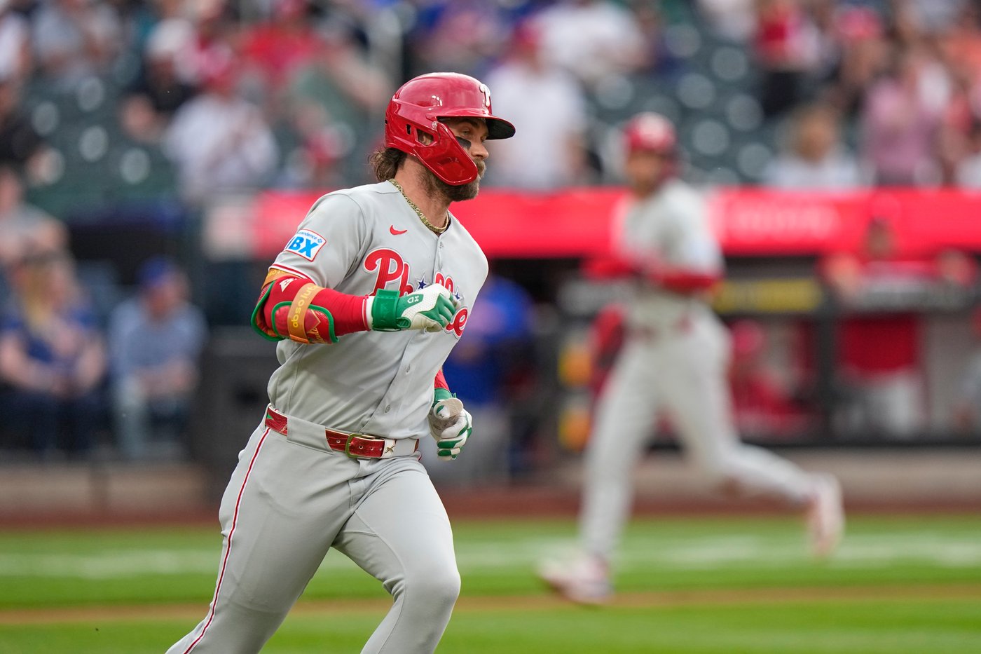 Hill makes incredible grab as Wheeler pitches Phillies to 2-1 win after Mets fire manager | iNFOnews.ca