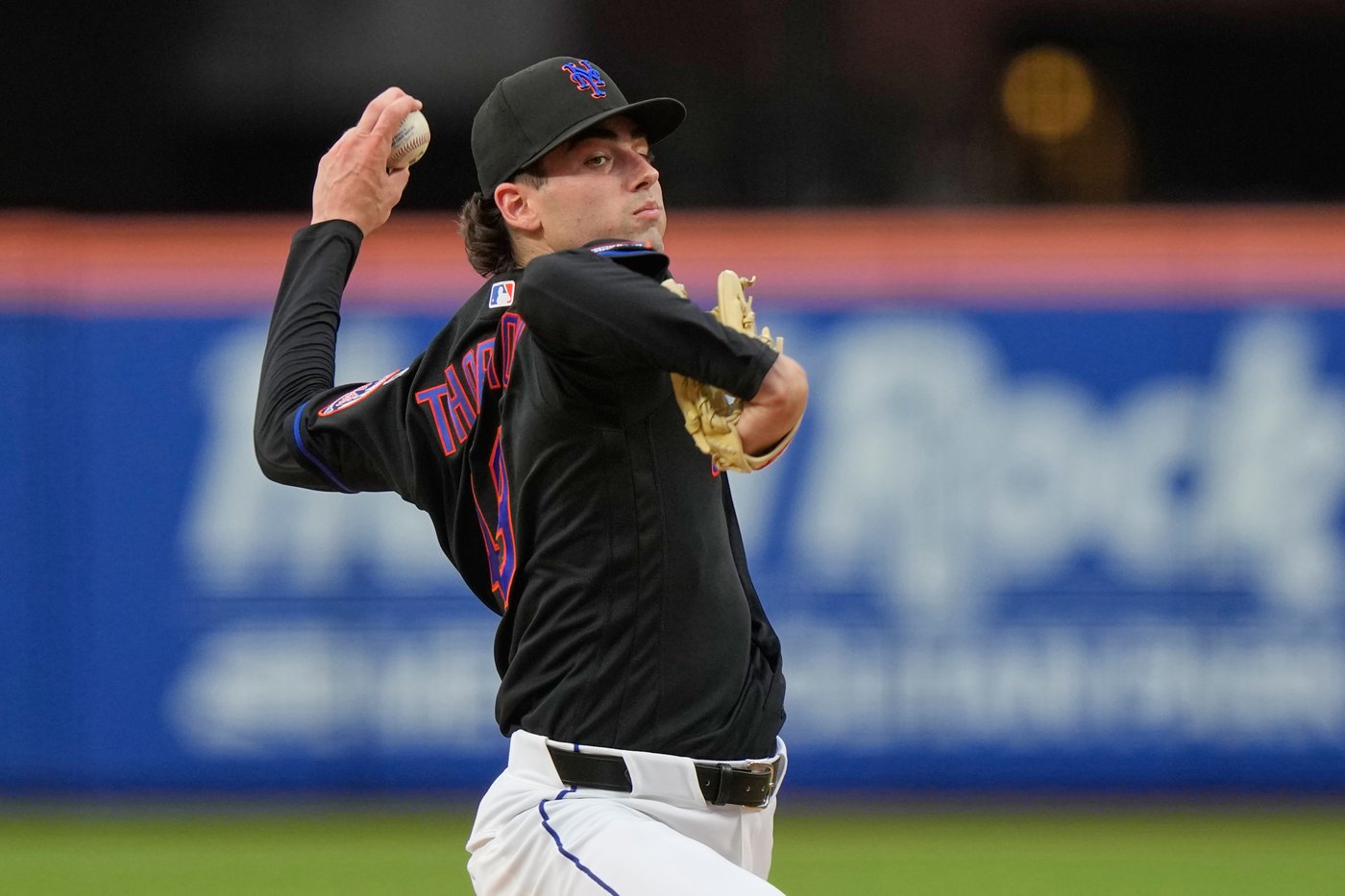 Hill makes incredible grab as Wheeler pitches Phillies to 2-1 win after Mets fire manager | iNFOnews.ca
