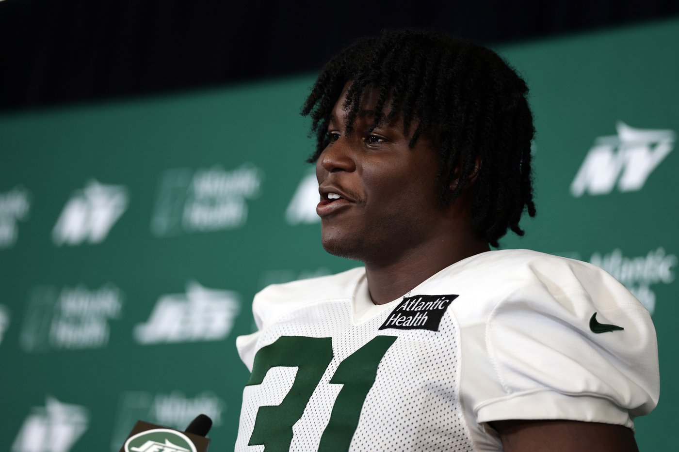 Jets rookie David Bailey limps off with an ankle injury, but coach Aaron Glenn says he'll be fine | iNFOnews.ca