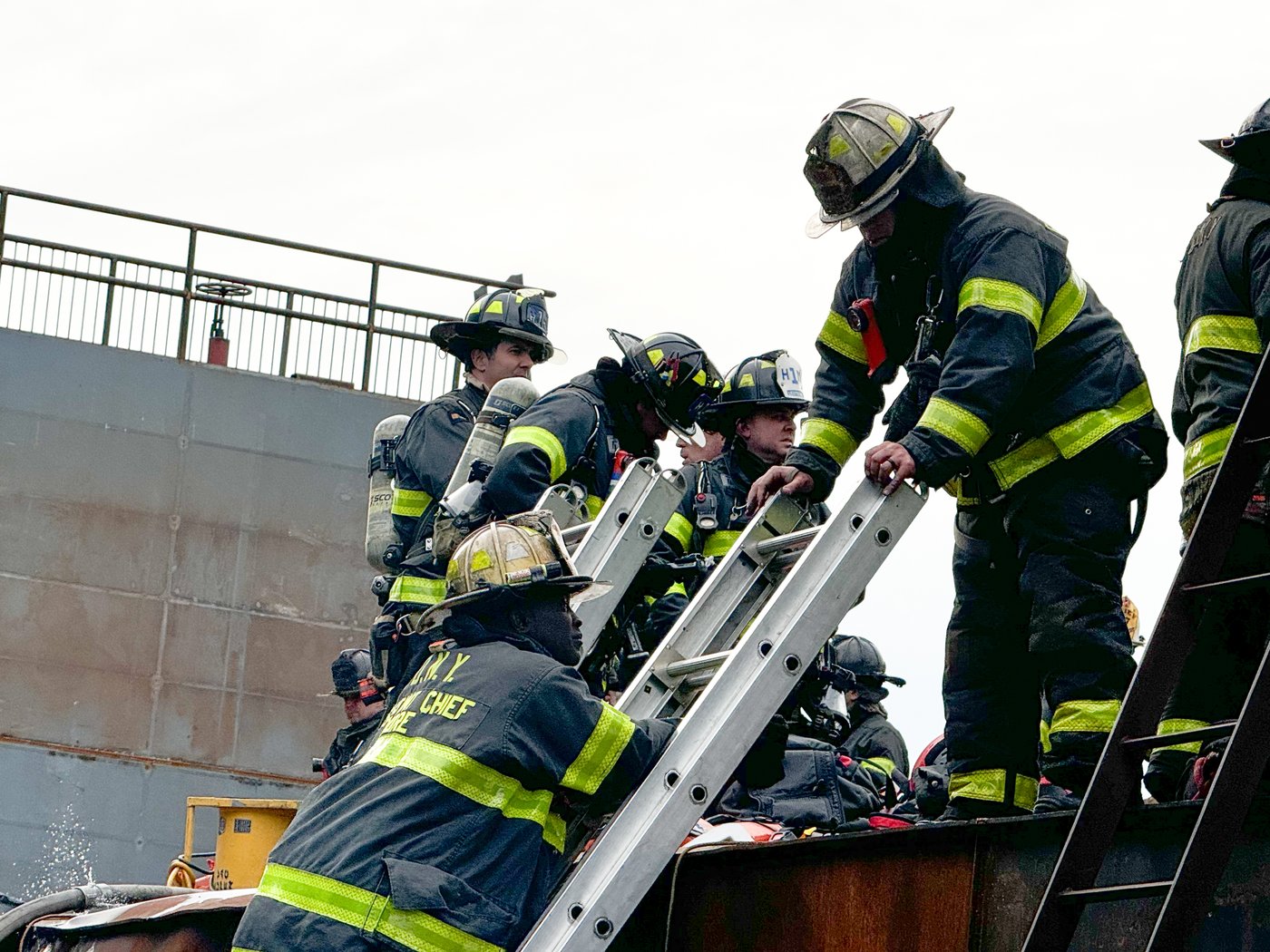 1 person has died after blast at New York City shipyard that also injured 36 people, officials say. | iNFOnews.ca 1 person has died after blast at New York City shipyard that also injured 36 people, officials say. | iNFOnews.ca