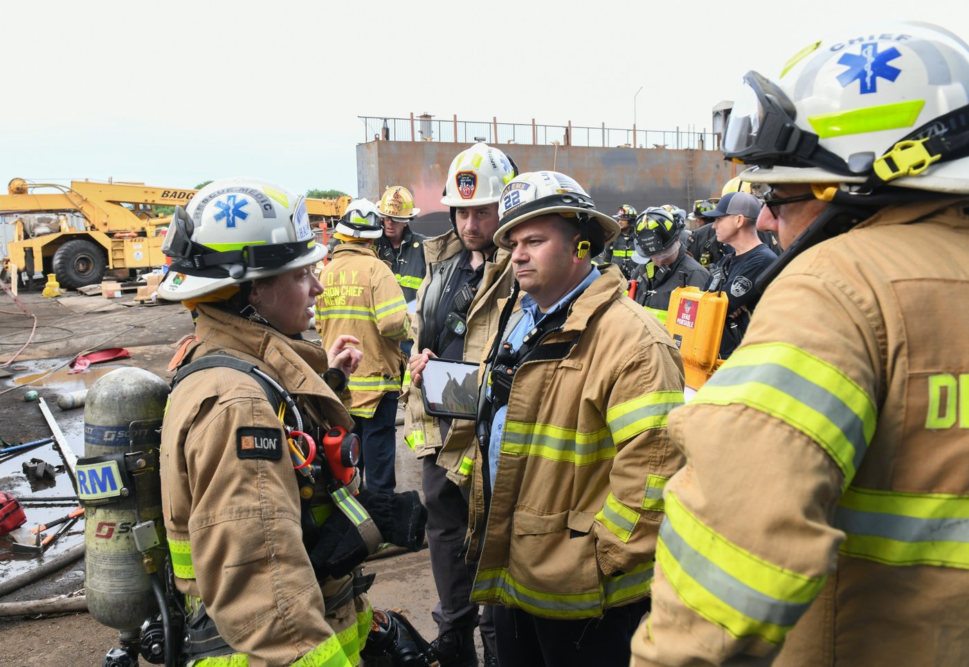 1 person has died after blast at New York City shipyard that also injured 36 people, officials say. | iNFOnews.ca 1 person has died after blast at New York City shipyard that also injured 36 people, officials say. | iNFOnews.ca