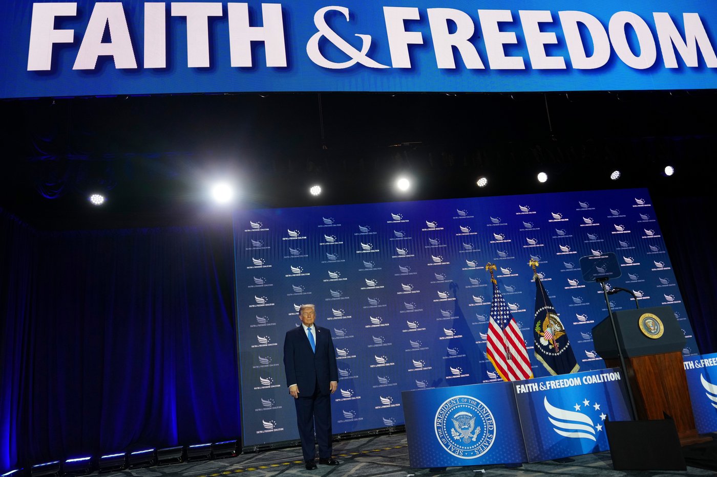 Trump and Republicans return to communist attacks against Democrats ahead of the midterm elections | iNFOnews.ca