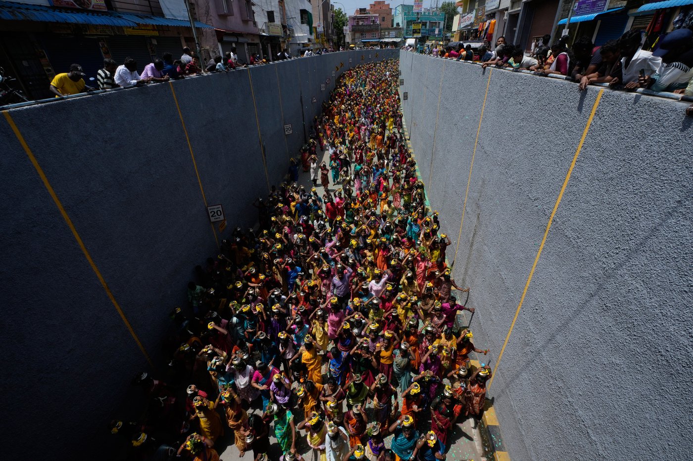 Hindu devotees honor goddesses in India and Britain, in photos | iNFOnews.ca