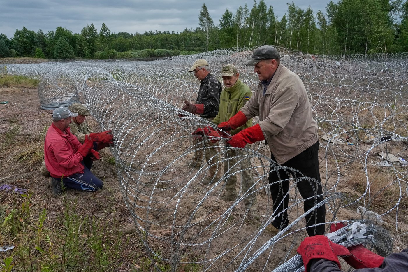 Ukraine is still fortifying its border with Belarus years after Russia invaded from there | iNFOnews.ca Ukraine is still fortifying its border with Belarus years after Russia invaded from there | iNFOnews.ca