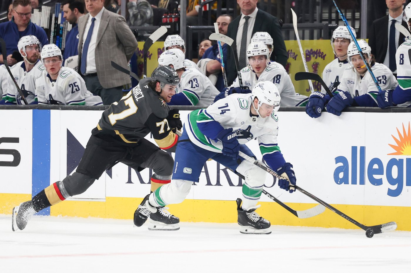 Golden Knights end 5-game skid with 5-2 victory over Canucks | iNFOnews.ca
