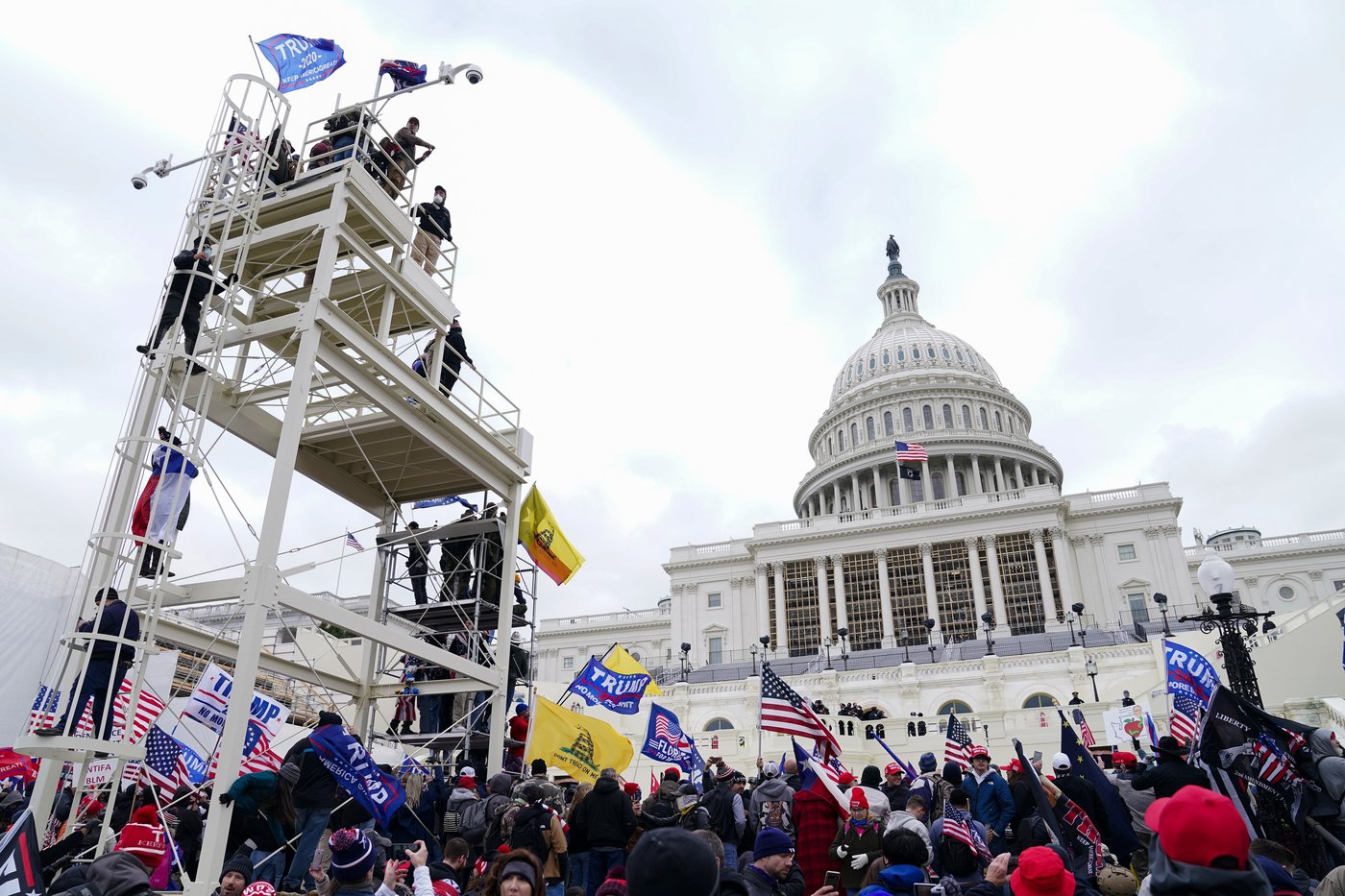 Officers who defended Capitol from rioters sue to block payouts from $1.8B ‘anti-weaponization’ fund | iNFOnews.ca