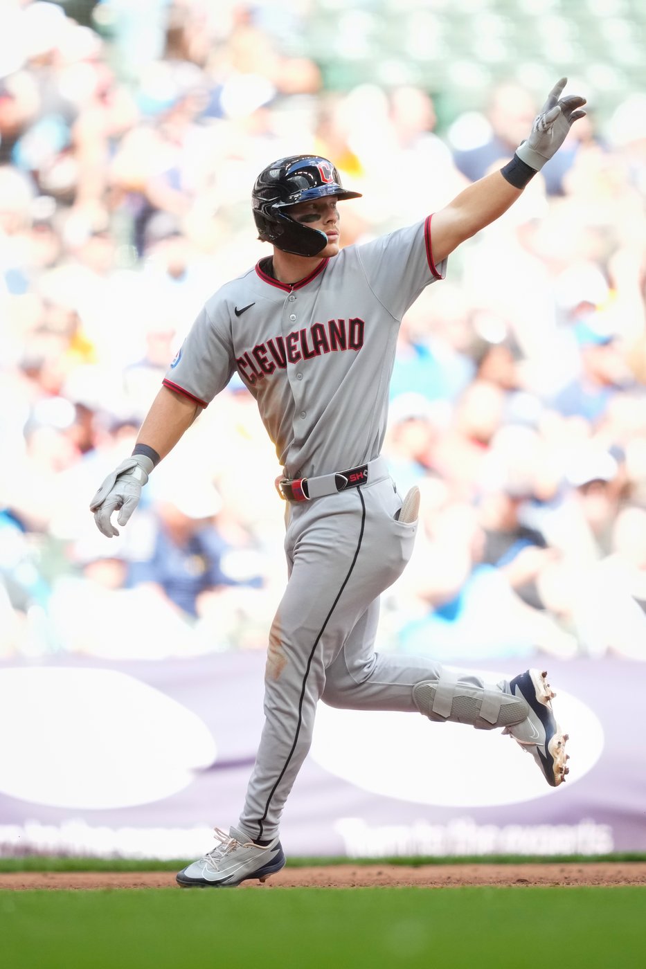 Bazzana’s 7th-inning homer helps lift Guardians past Brewers 4-2 | iNFOnews.ca