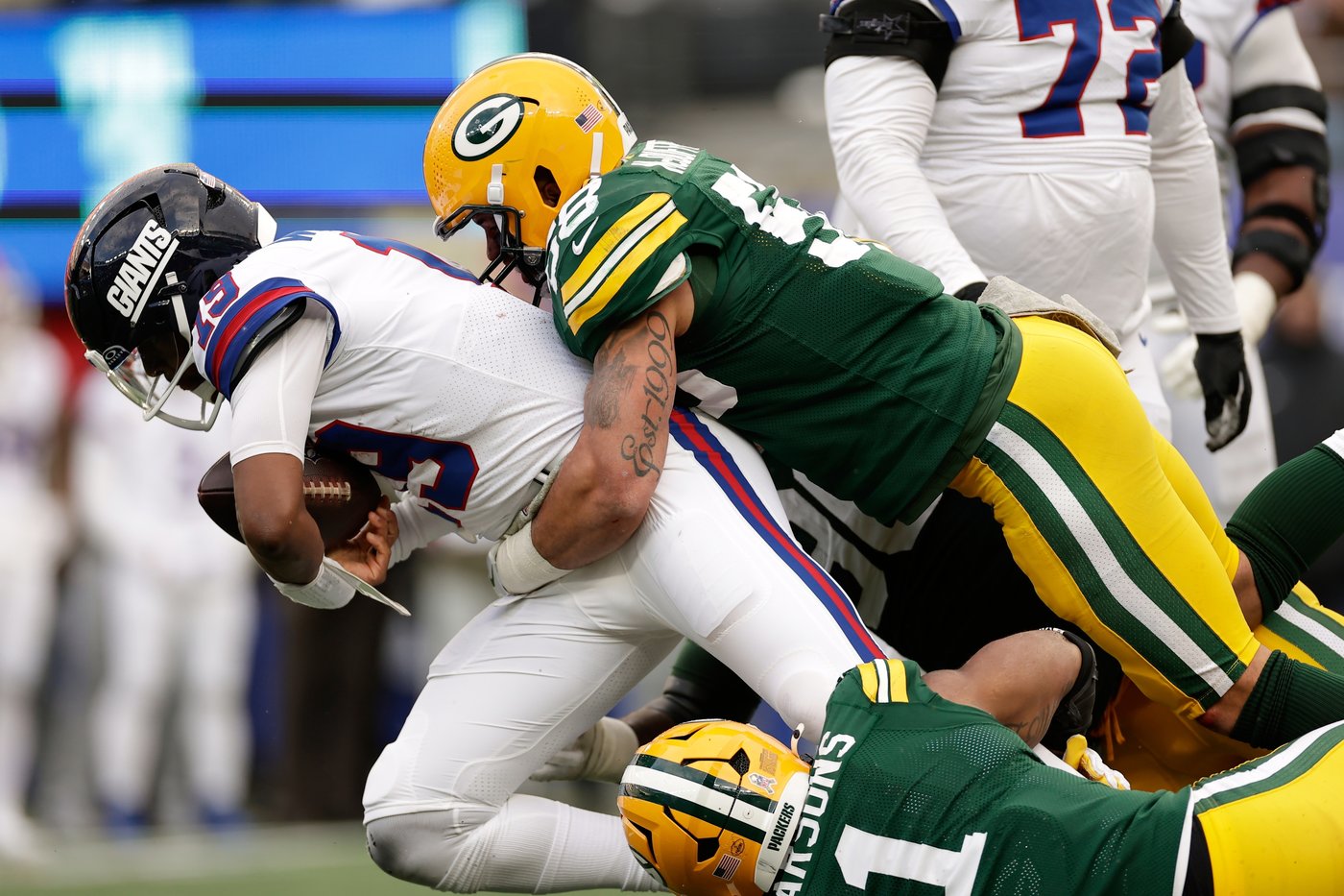 Myles Garrett of the Rams is voted as the top edge rusher in the NFL by an AP panel | iNFOnews.ca