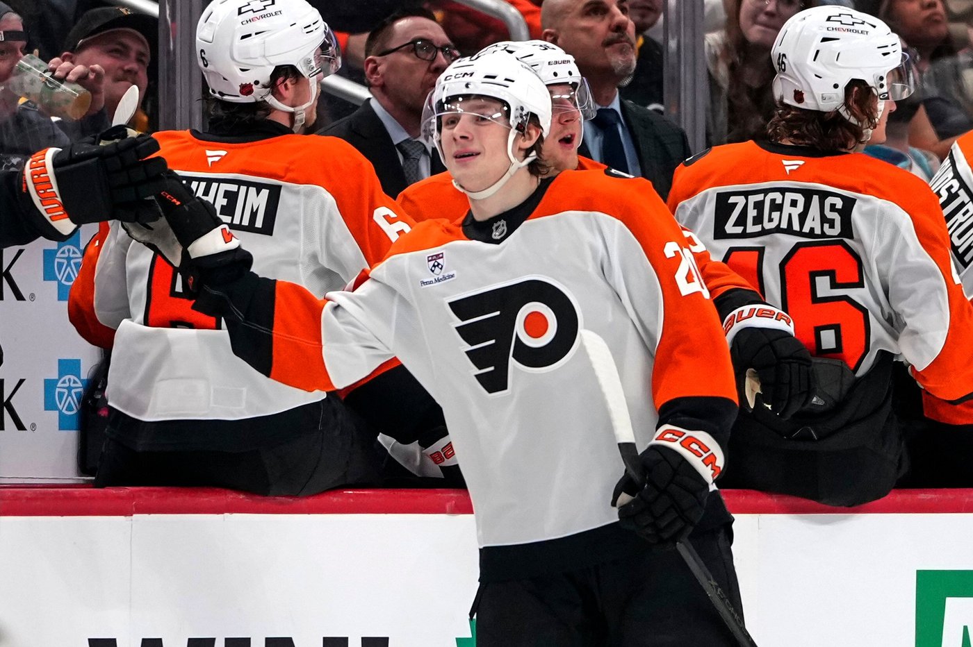 Zegras scores in shootout as Flyers defeat Penguins 4-3 | iNFOnews.ca