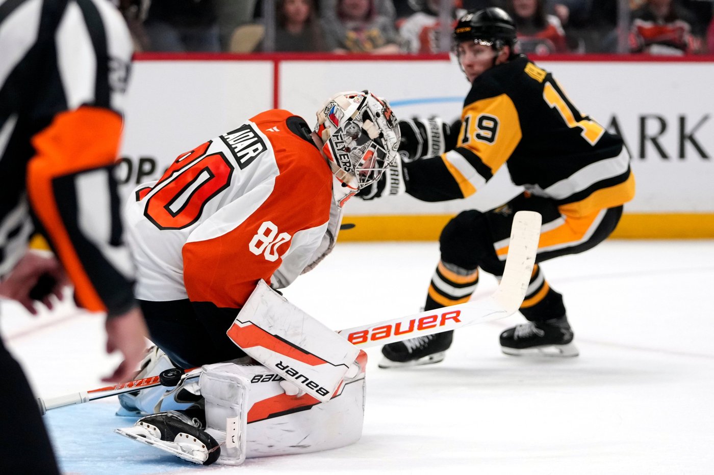 Zegras scores in shootout as Flyers defeat Penguins 4-3 | iNFOnews.ca