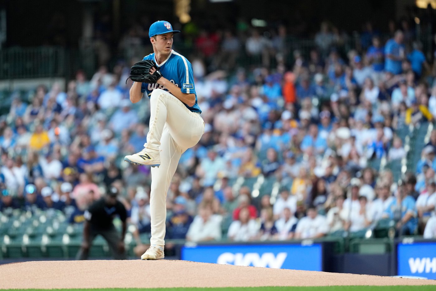 Brewers' Misiorowski throws 104.5 mph pitch, strikes out 15 in 1-hit, 6-0 win over Phillies | iNFOnews.ca
