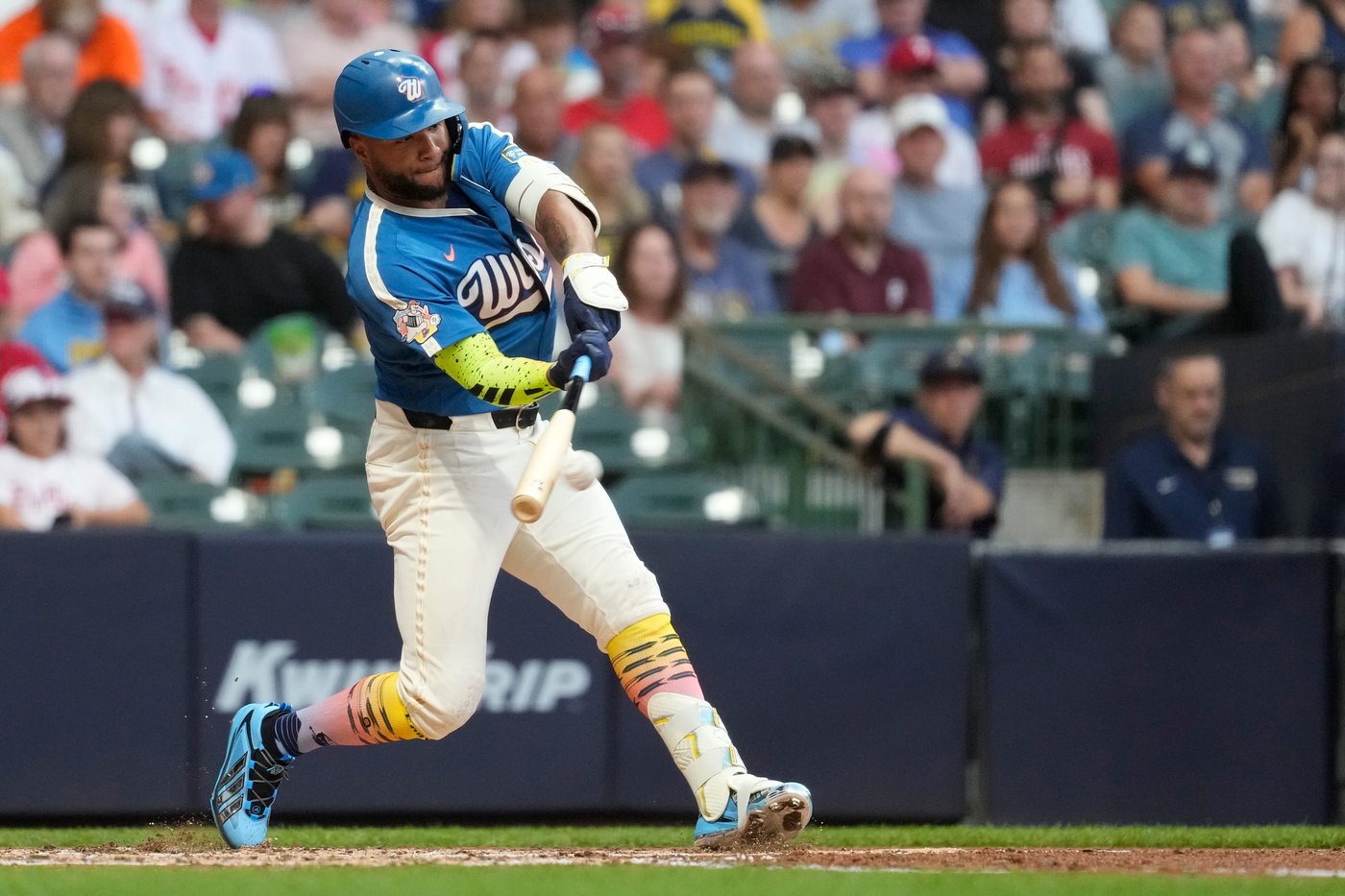 Brewers' Misiorowski throws 104.5 mph pitch, strikes out 15 in 1-hit, 6-0 win over Phillies | iNFOnews.ca