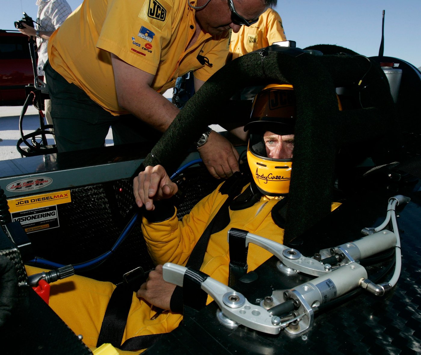 Driver who broke the sound barrier attempts another land speed record in Utah | iNwheels