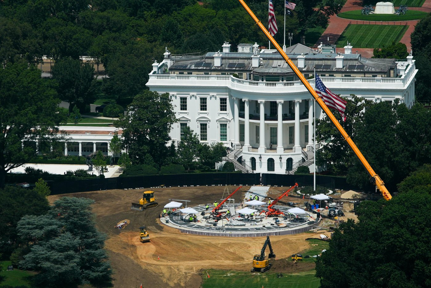 Trump blames vandals for damaged grass in the spot where he held his big July 4 celebration | iNFOnews.ca