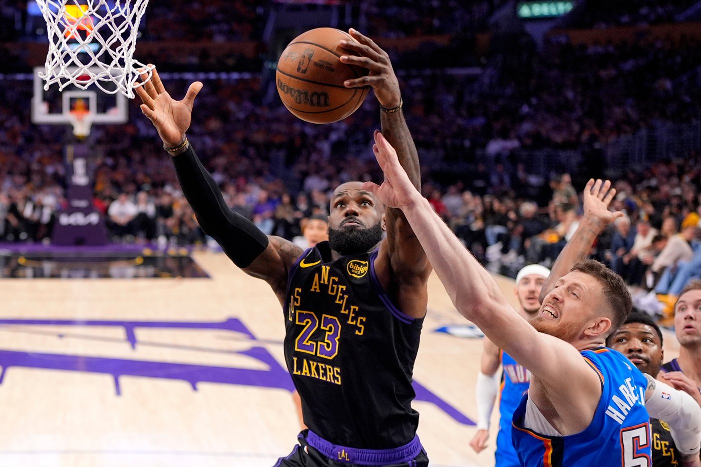 Champion Thunder hold off tenacious Lakers 115-110 in Game 4 for another playoff series sweep | iNFOnews.ca