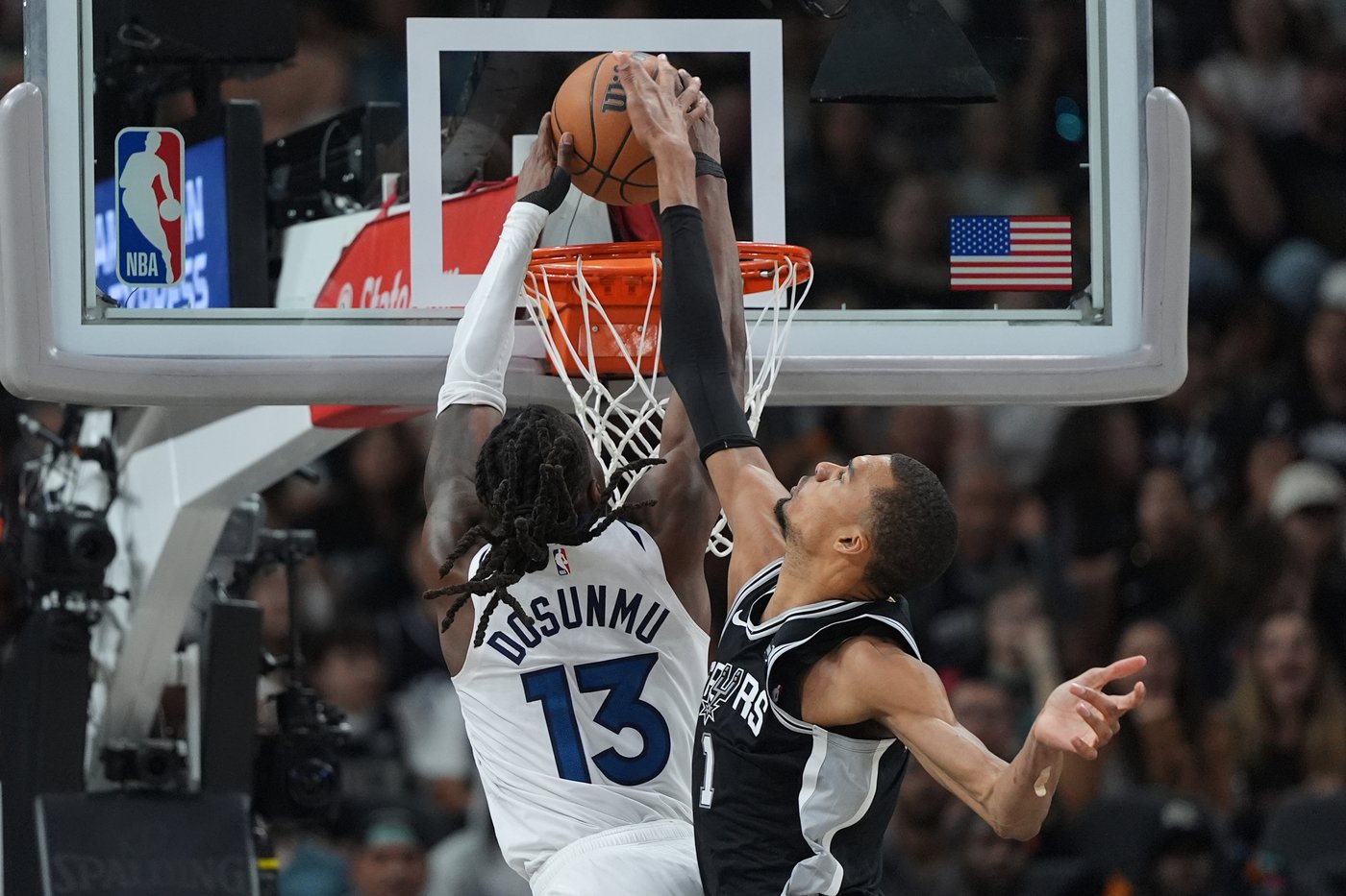 Wembanyama returns with a huge performance as the Spurs beat the Wolves 126-97 for a 3-2 lead | iNFOnews.ca