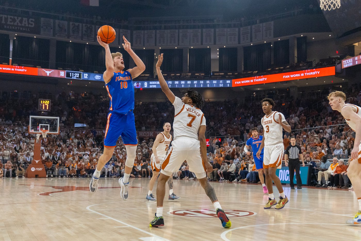 Alex Condon scores 23 and No. 7 Florida turns back Texas 84-71 for 8th straight win | iNFOnews.ca