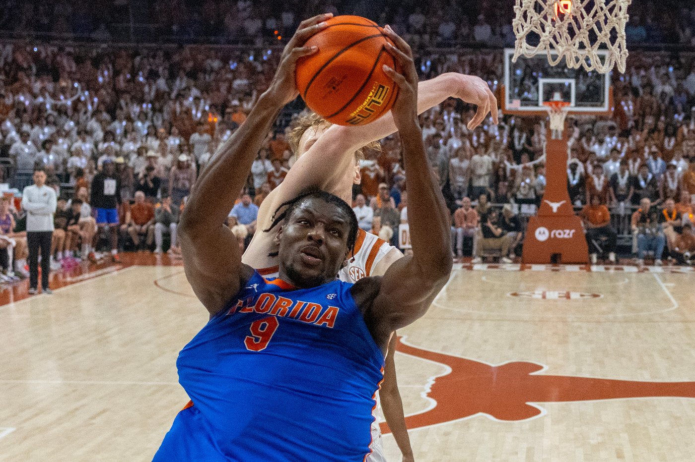 Alex Condon scores 23 and No. 7 Florida turns back Texas 84-71 for 8th straight win | iNFOnews.ca