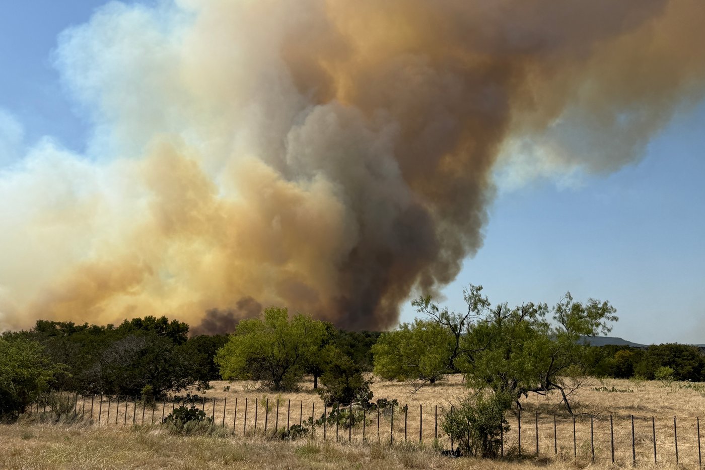 Evacuations ordered in rural Texas as wildfire mushrooms within hours | iNwheels
