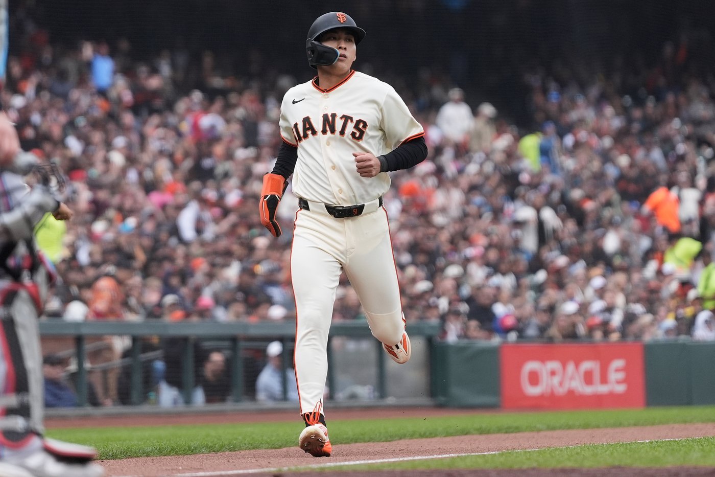 Roupp's stellar pitching, Schmitt's 3-run homer propel Giants to 6-3 win over Marlins | iNFOnews.ca