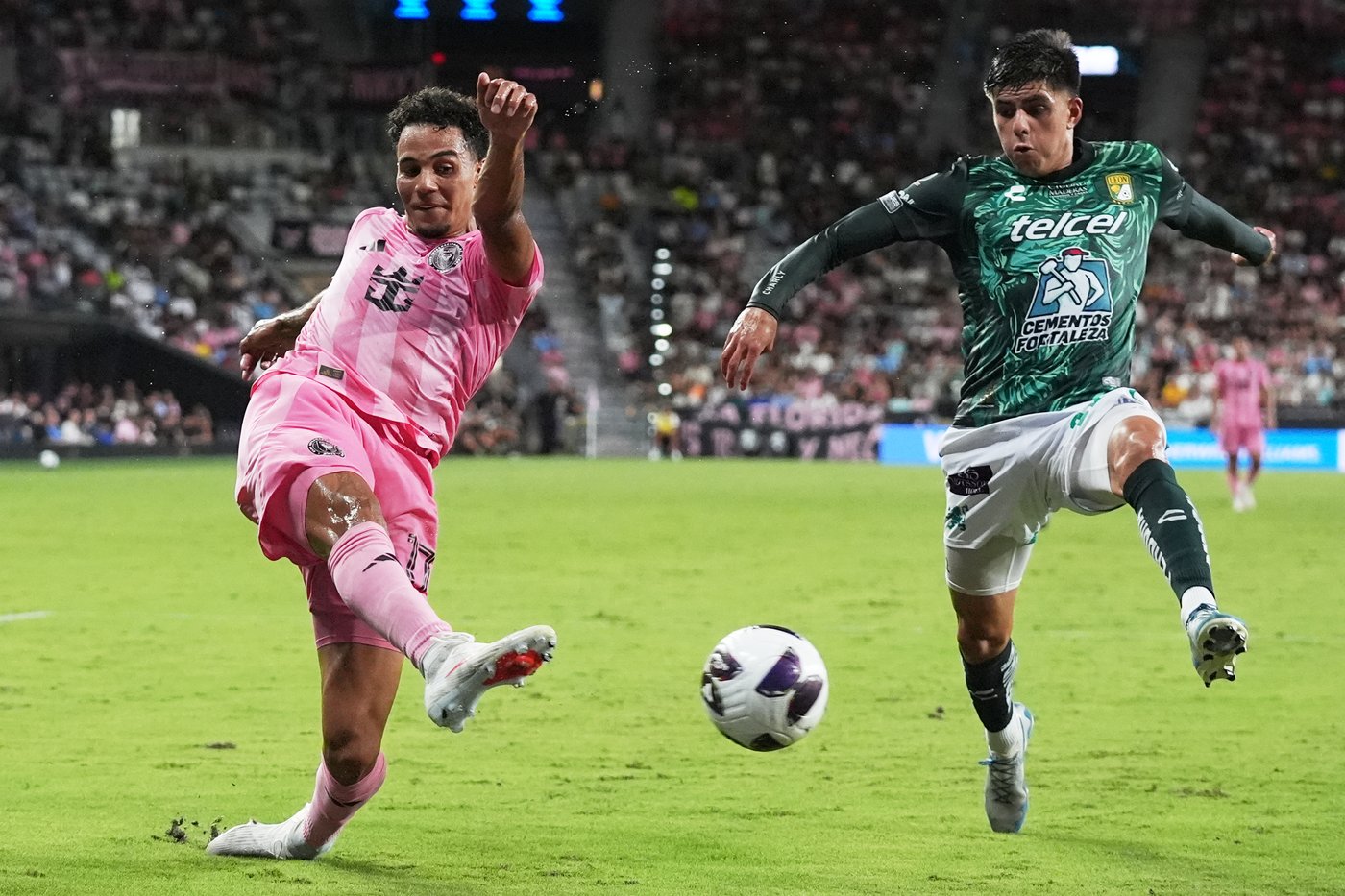 León beats Inter Miami 3-2 on Arcila's two goals as Messi returns after father’s death | iNFOnews.ca