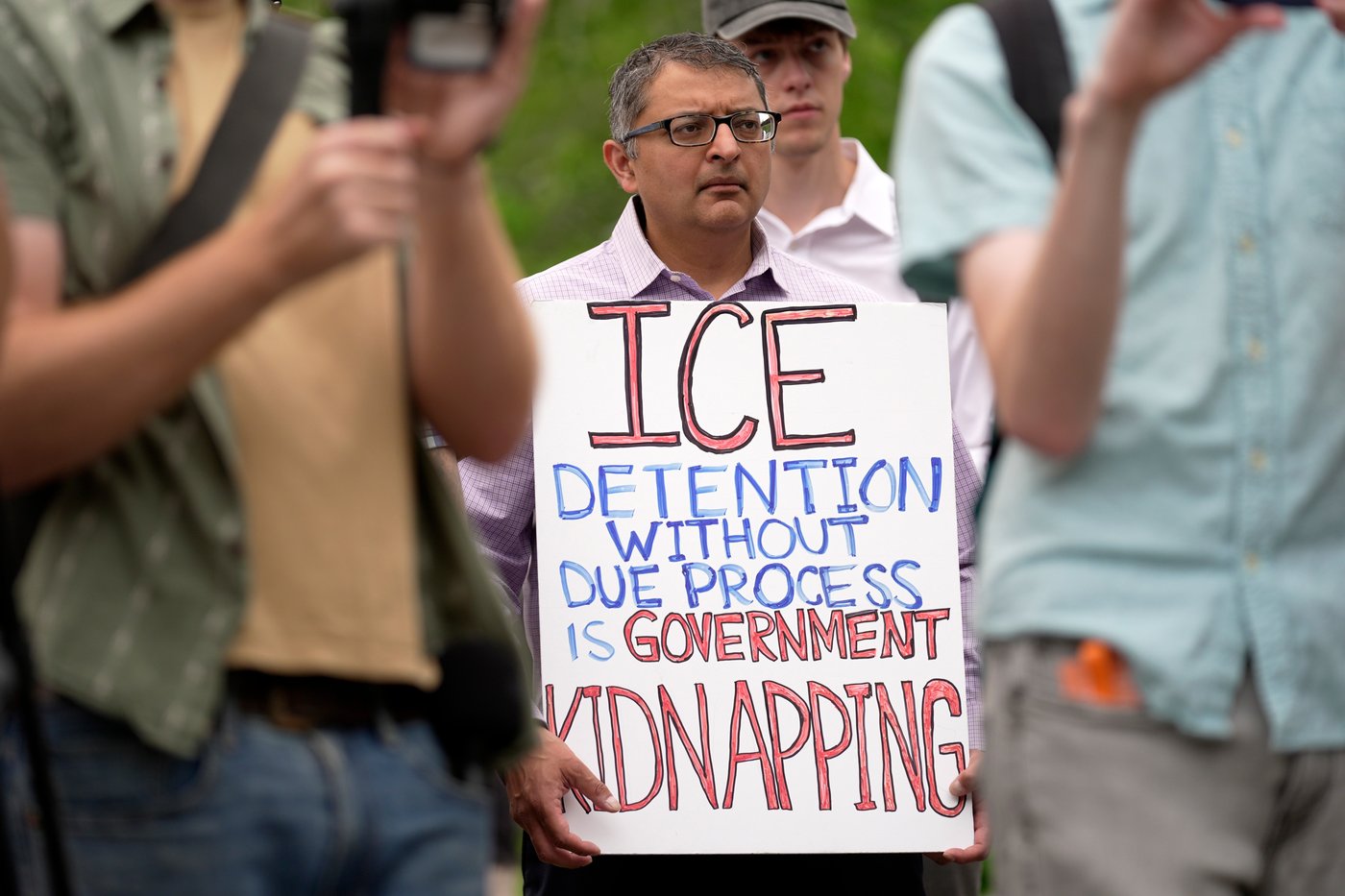 Trump administration orders ICE to suspend most vehicle stops after 2 deadly shootings | iNFOnews.ca Trump administration orders ICE to suspend most vehicle stops after 2 deadly shootings | iNFOnews.ca