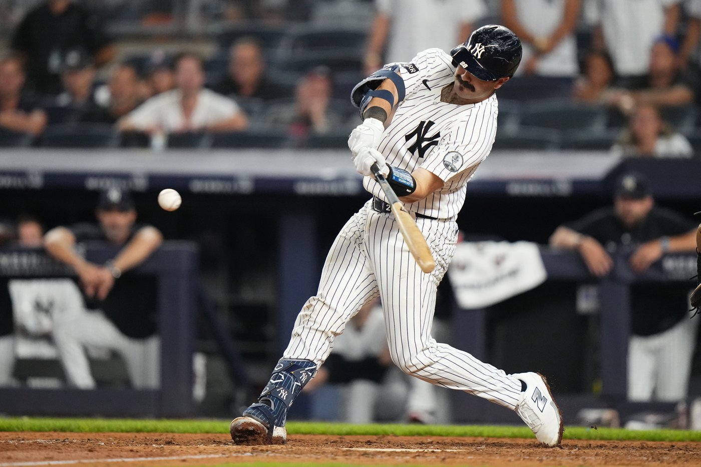 Yankees rally with 2 outs in 9th inning and beat Braves 3-2 in 10 after long rain delay | iNFOnews.ca