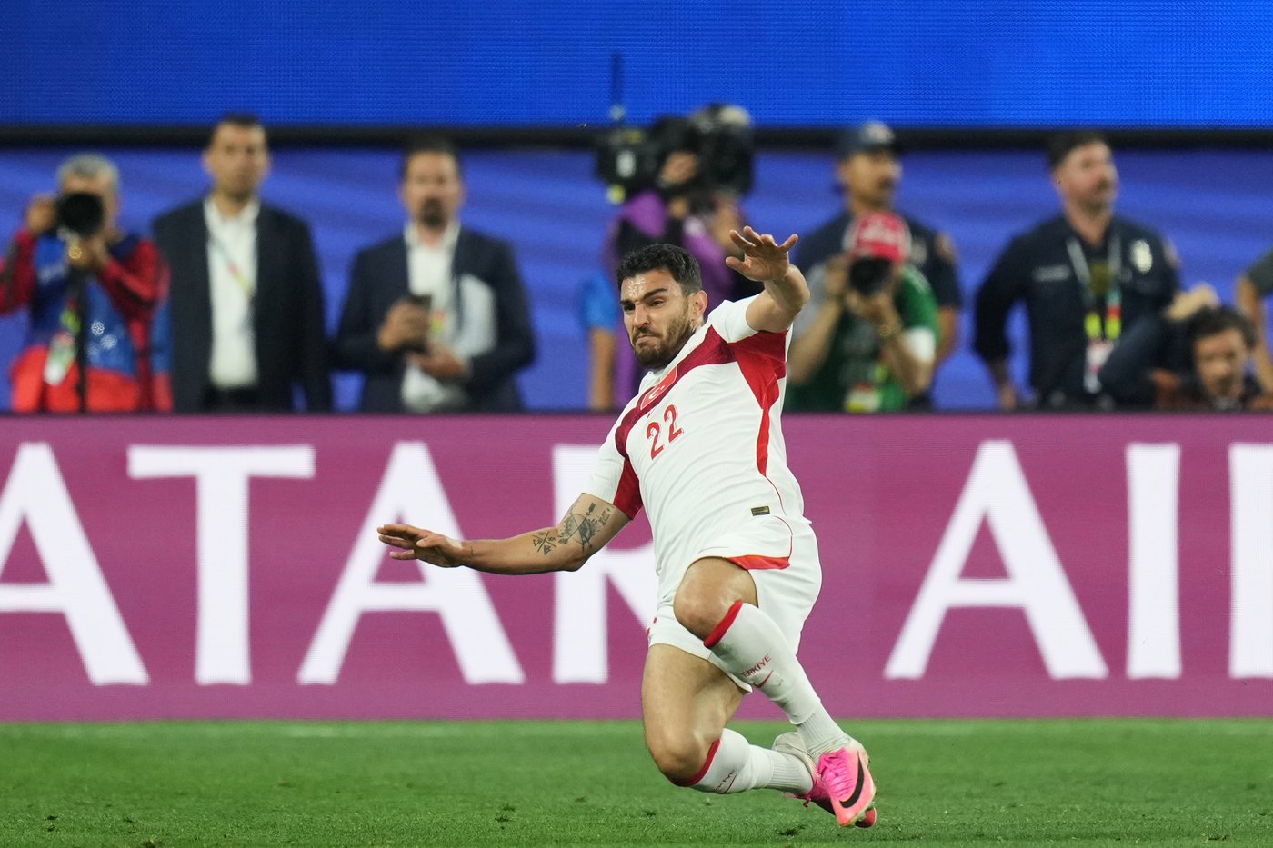 Turkey beats US 3-2 with last-gasp goal as Americans look ahead to World Cup knockout stage | iNFOnews.ca