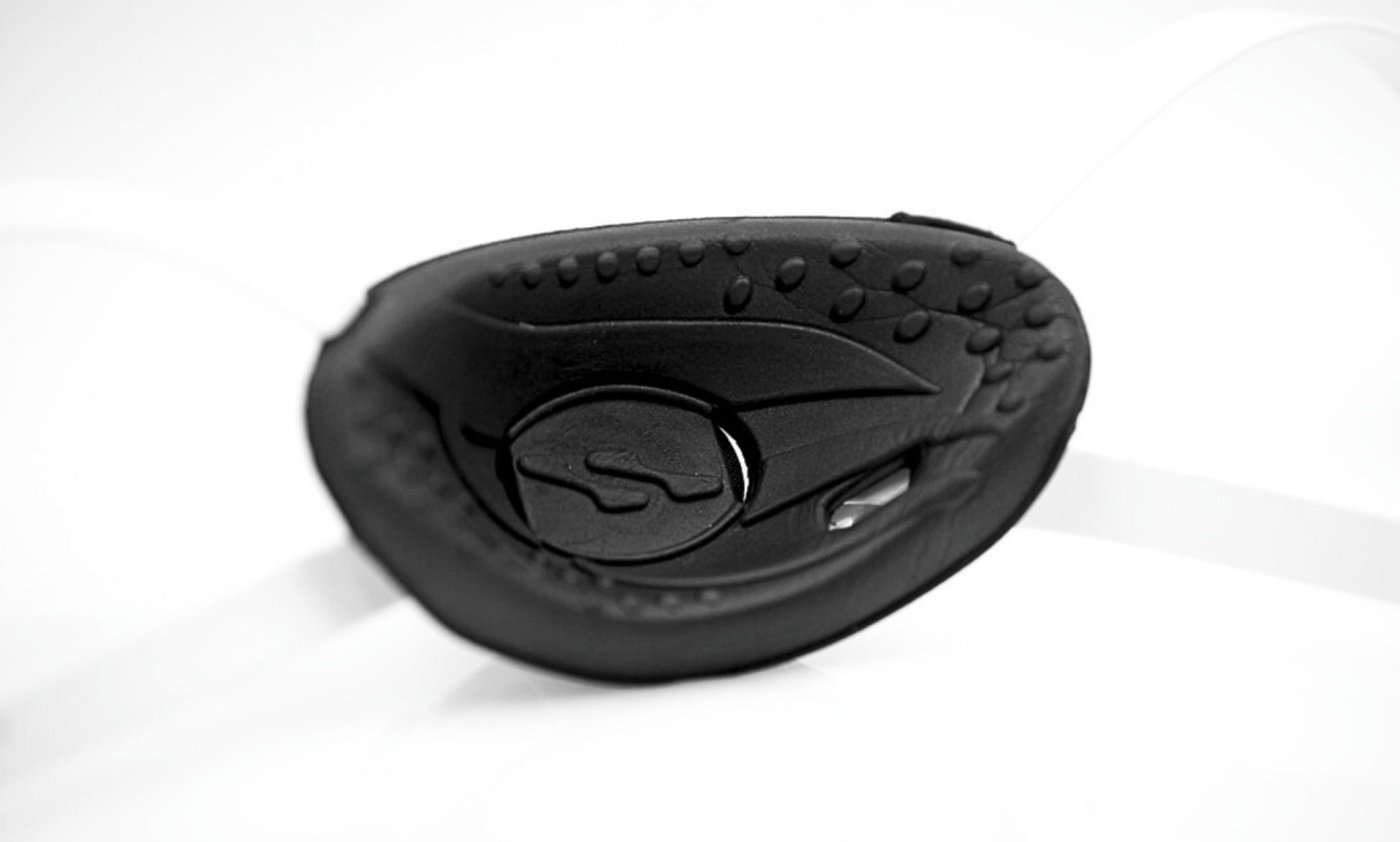 New football chinstrap designed to lessen force of blows to facemask | iNFOnews.ca