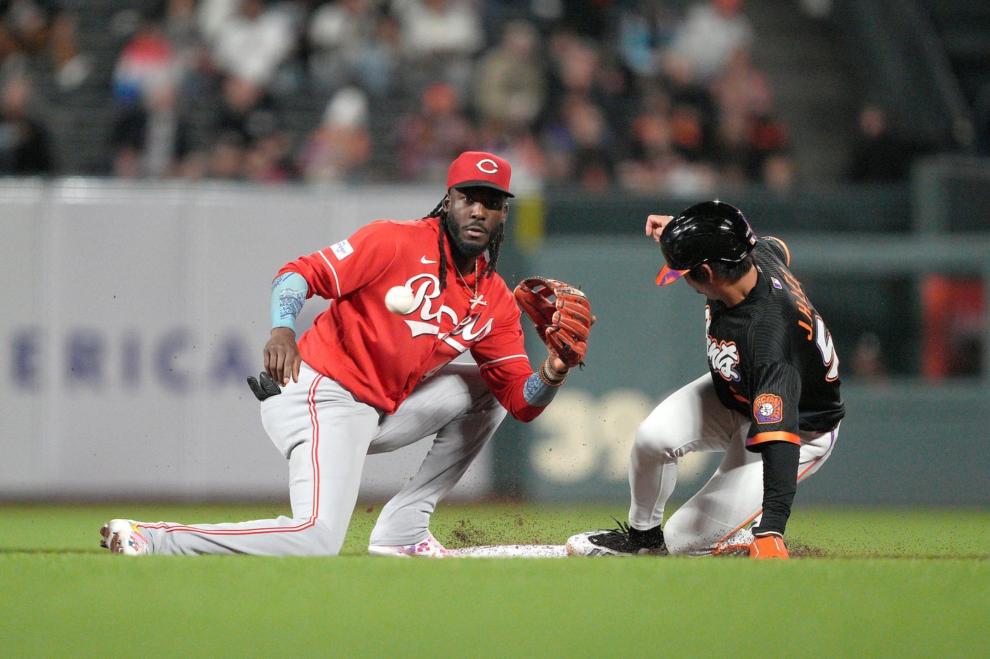 Rafael Devers bounces a homer into McCovey Cove as Giants beat Reds 3-1 | iNFOnews.ca