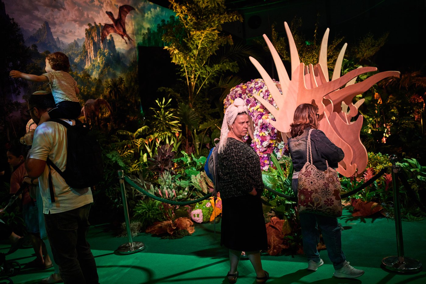 Flowers create elaborate fantasy worlds at a Tel Aviv exhibition, in photos | iNFOnews.ca