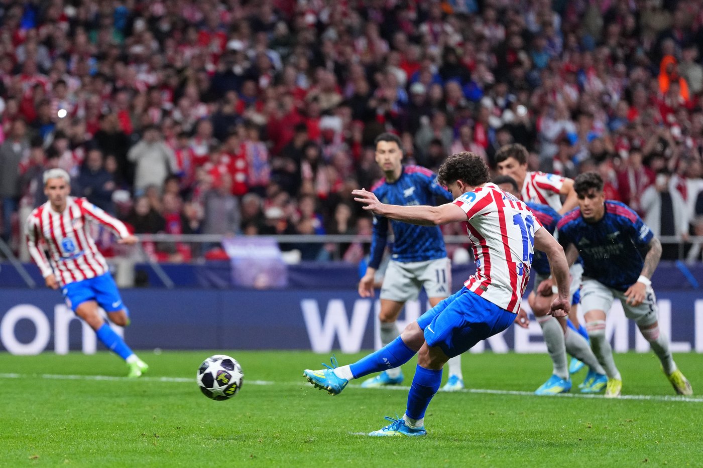 Arsenal and Atletico exchange penalty goals in 1-1 draw in 1st leg of Champions League semifinals | iNFOnews.ca