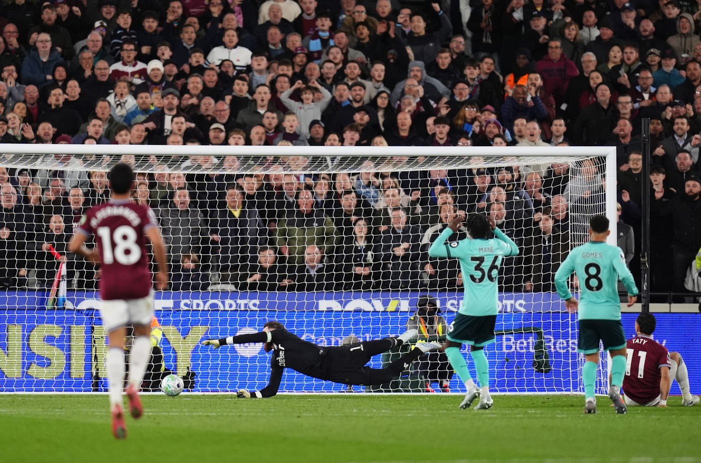 West Ham turn on second half style to beat Wolves and send Tottenham into drop zone | iNFOnews.ca