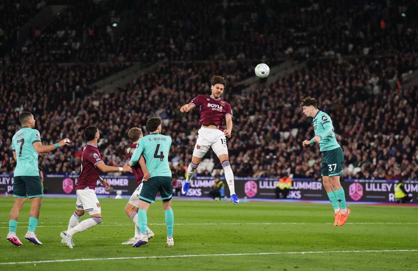 West Ham turn on second half style to beat Wolves and send Tottenham into drop zone | iNFOnews.ca