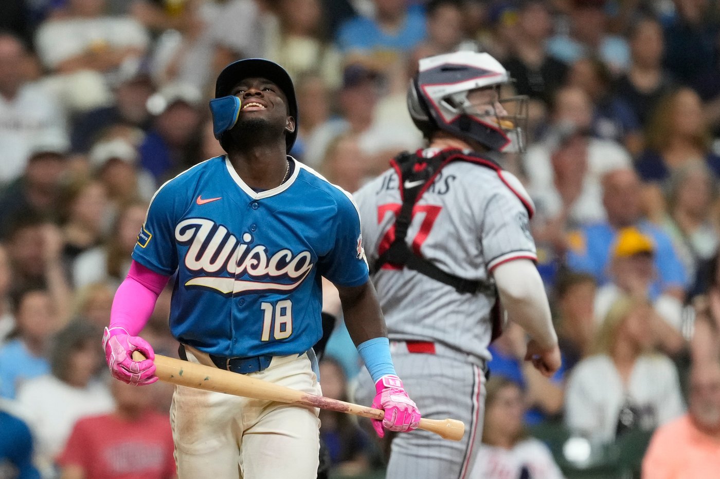 Josh Bell sparks comeback as Twins rally to beat Brewers, 8-6 | iNFOnews.ca
