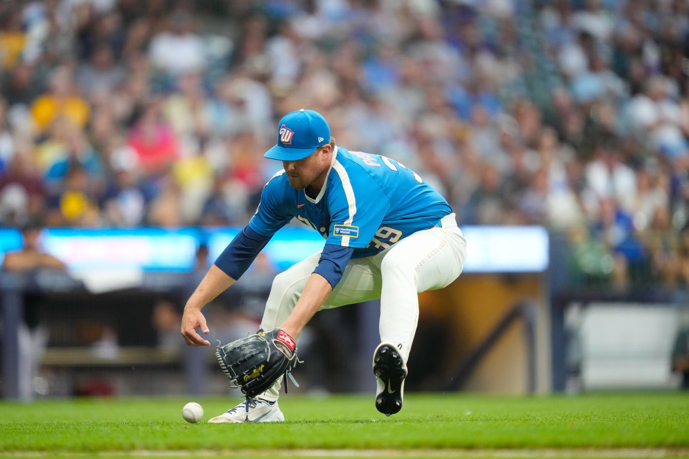 Garrett Mitchell's walk-off single in 10th lifts Brewers to 2-1 win over Marlins | iNFOnews.ca