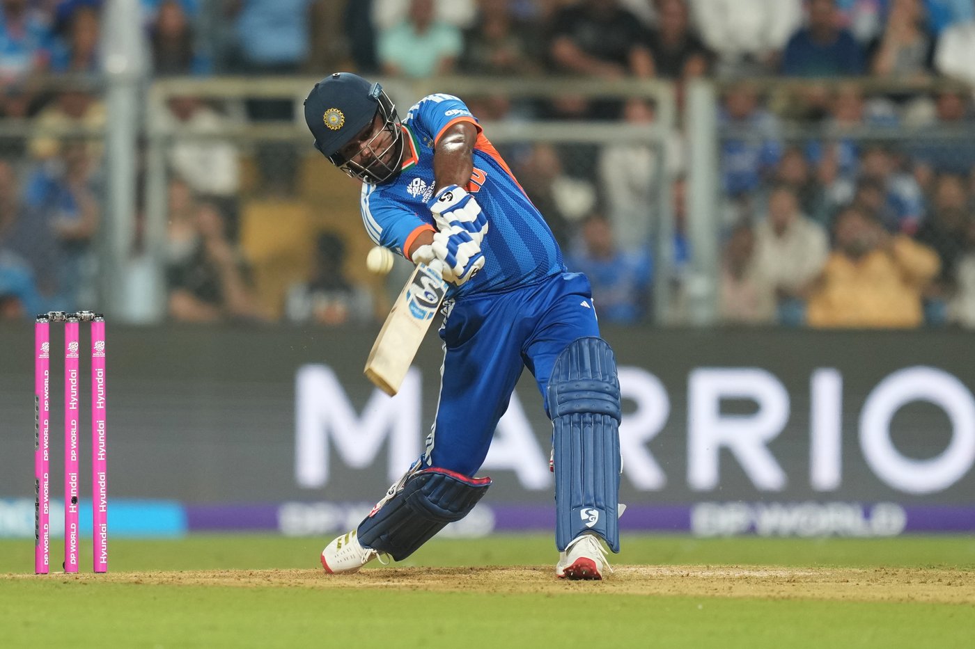 India edges England in high-scoring thriller to reach T20 World Cup final | iNFOnews.ca