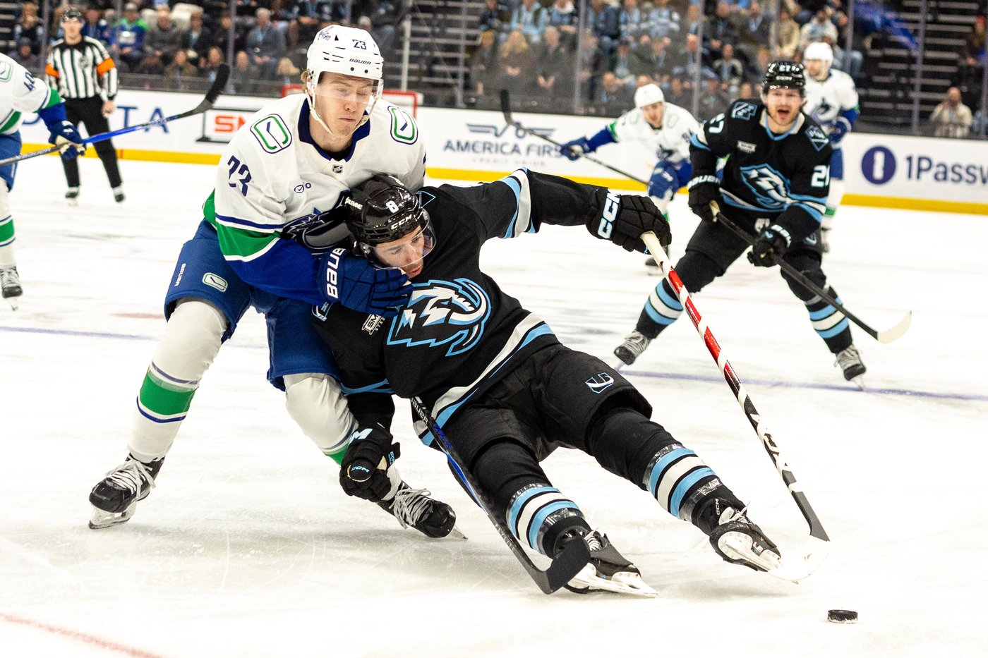 Nick Schmaltz nets hat trick as Mammoth overpower Canucks 6-2 | iNFOnews.ca