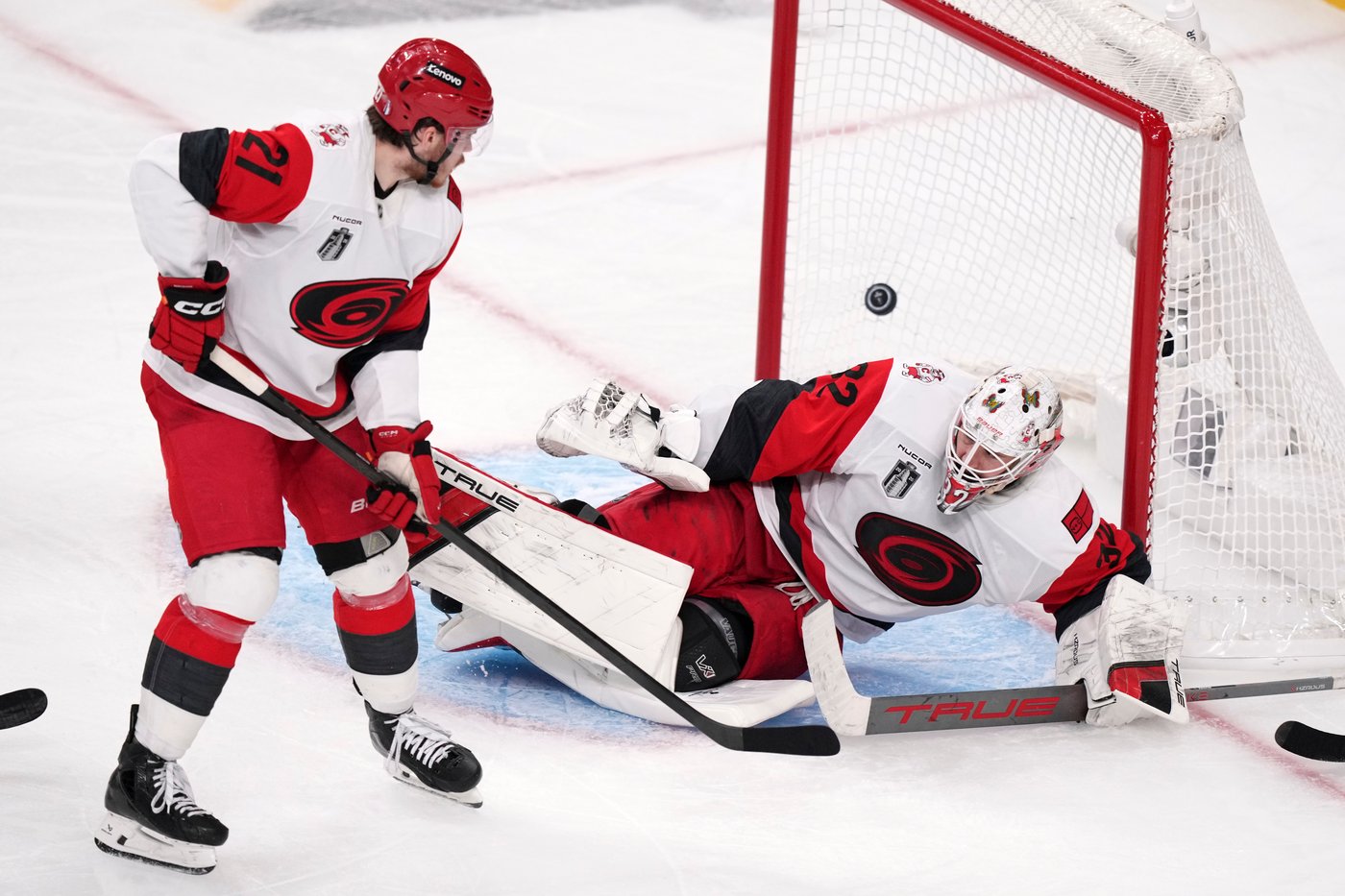 A wild Stanley Cup Final swings again as Hurricanes win 5-3 to make series 2-2 with Golden Knights | iNFOnews.ca A wild Stanley Cup Final swings again as Hurricanes win 5-3 to make series 2-2 with Golden Knights | iNFOnews.ca