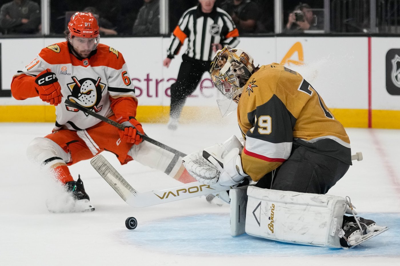 Ducks beat Golden Knights 3-1 and send series back to Anaheim at 1-1 | iNFOnews.ca