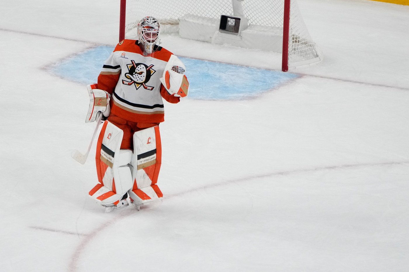 Ducks beat Golden Knights 3-1 and send series back to Anaheim at 1-1 | iNFOnews.ca