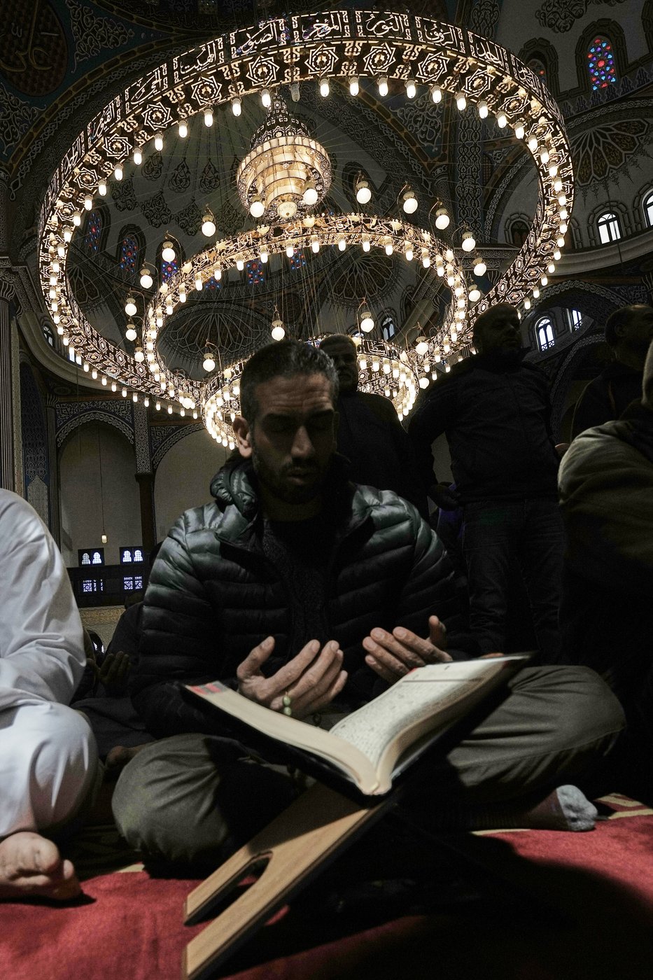 See the world in vertical: Top photos by AP photojournalists | iNFOnews.ca