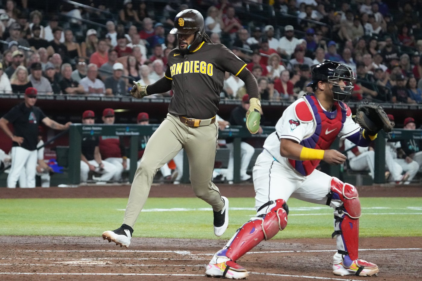 Padres beat Diamondbacks 5-1 to close within a game in NL wild-card race | iNFOnews.ca