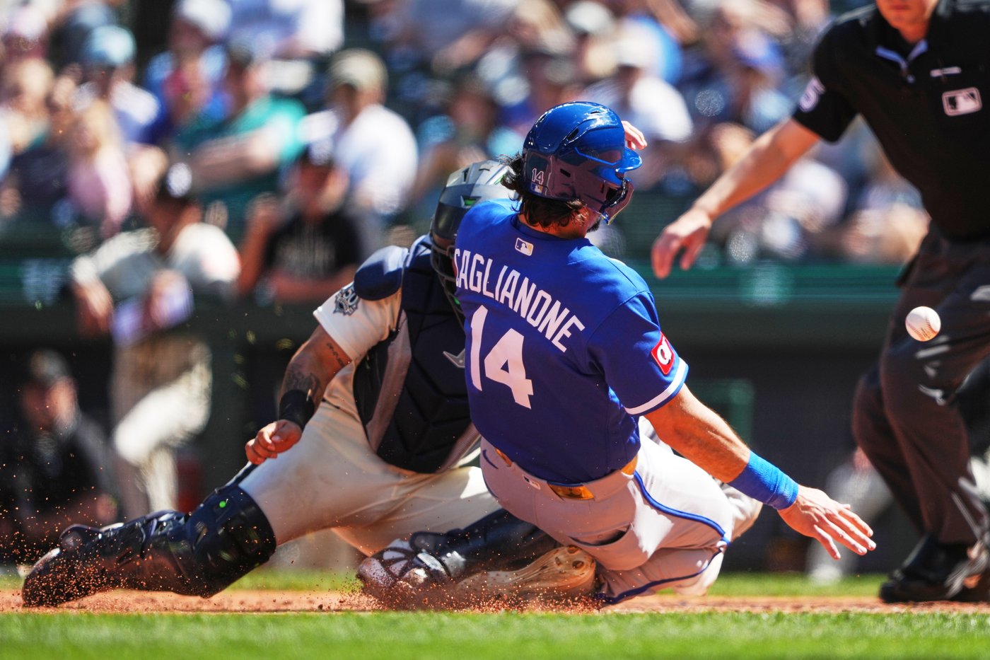 Royals hold Mariners to 4 hits for a 4-1 win and 3-game series sweep | iNFOnews.ca