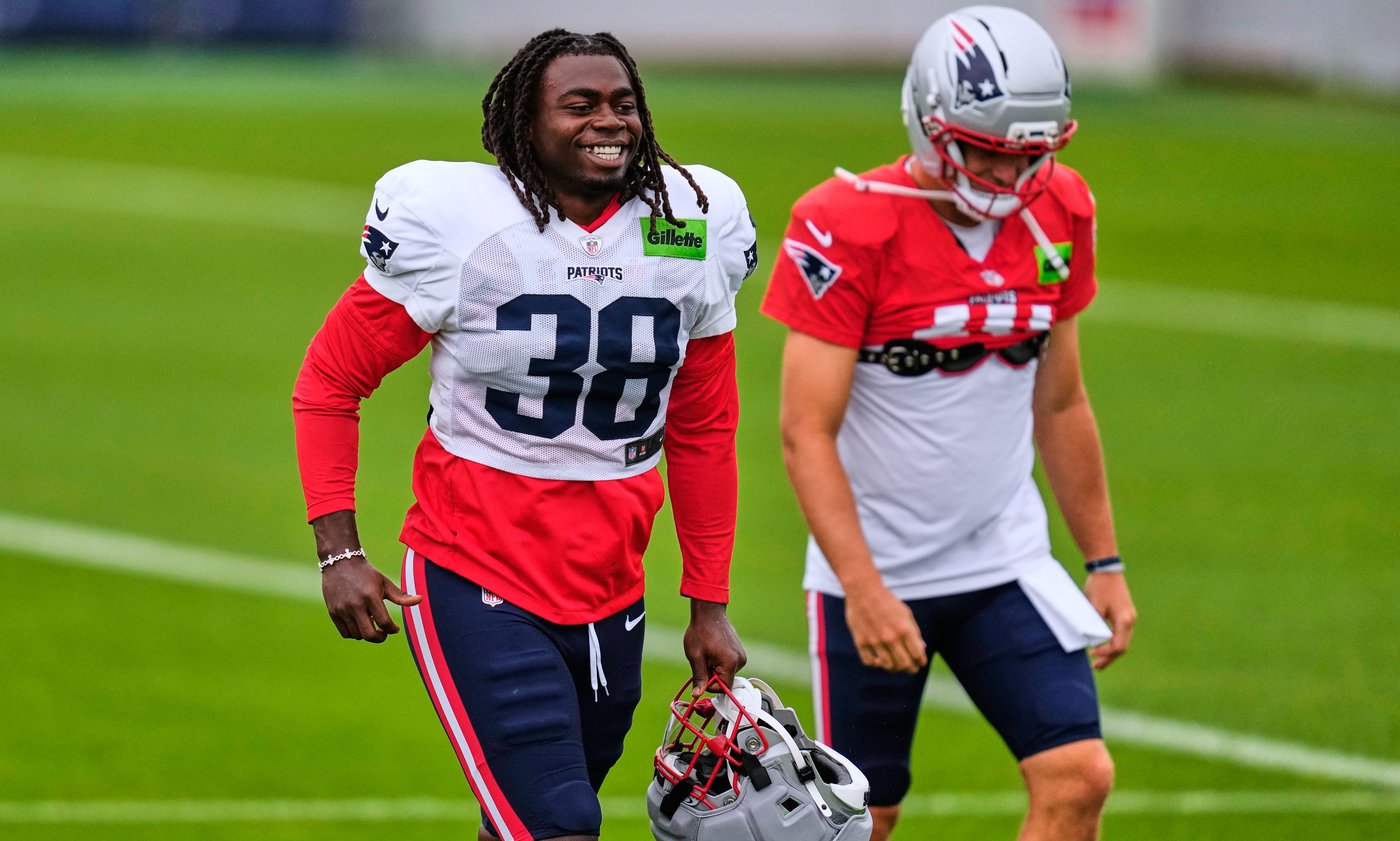 Drake Maye is being more vocal and it's already paying off as he prepares for Year 3 with Patriots | iNFOnews.ca