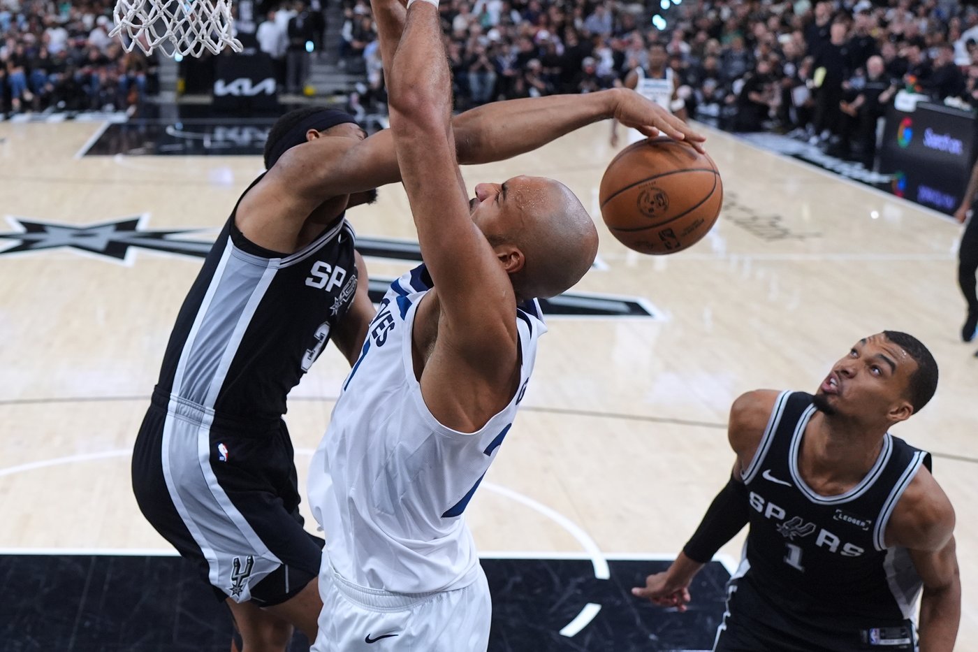 NBA tipoff: Round 2 continues Wednesday with Cavaliers-Pistons | iNFOnews.ca